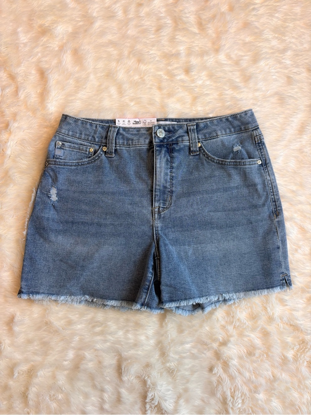 NWT Seven7 High Rise Weekend Frayed Raw Hem Medium Wash Denim Shorts Womens 6